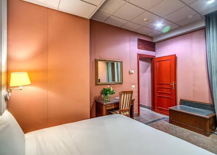 Castro Pretorio 64 Easy Konukevi Roma